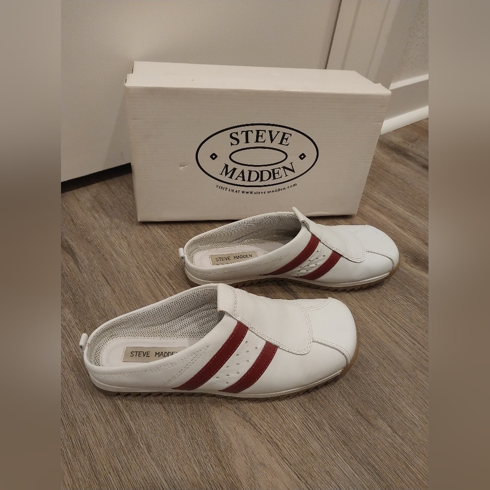 RARE! Steve Madden Y2K Spiderr white leather slip-on sneaker - worn once!